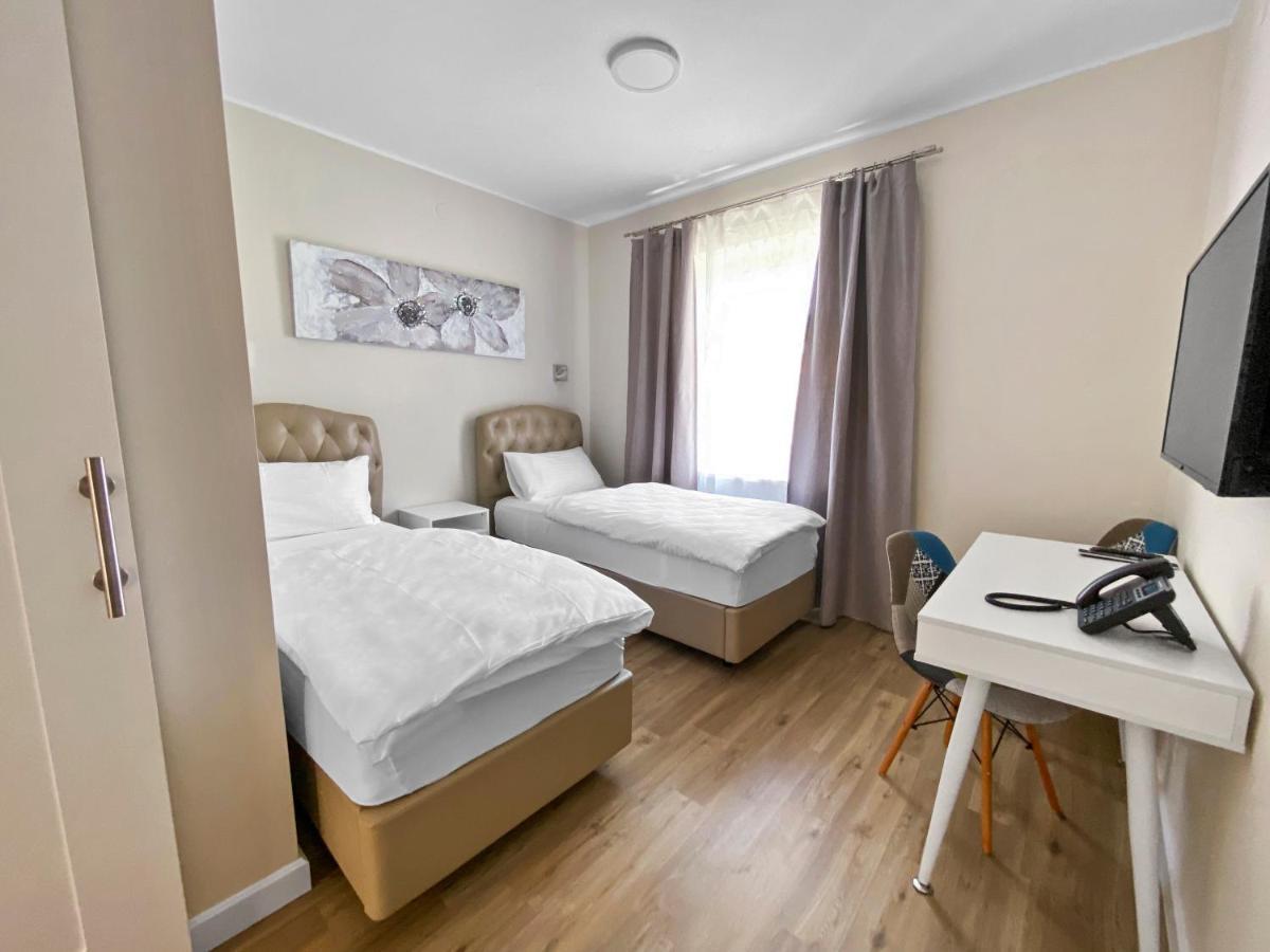 Toscanina Garni Hotel Dobrovo Dış mekan fotoğraf