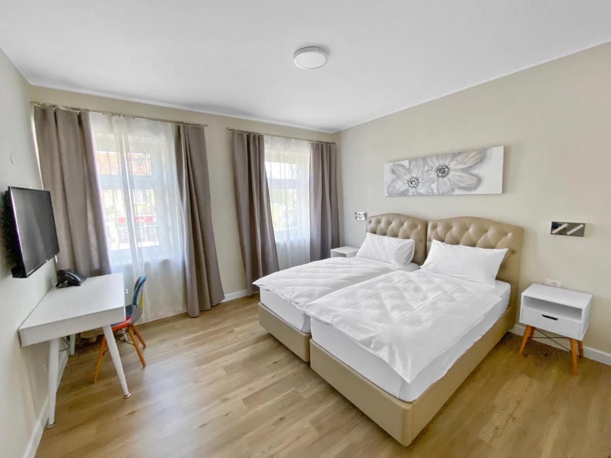 Toscanina Garni Hotel Dobrovo Dış mekan fotoğraf